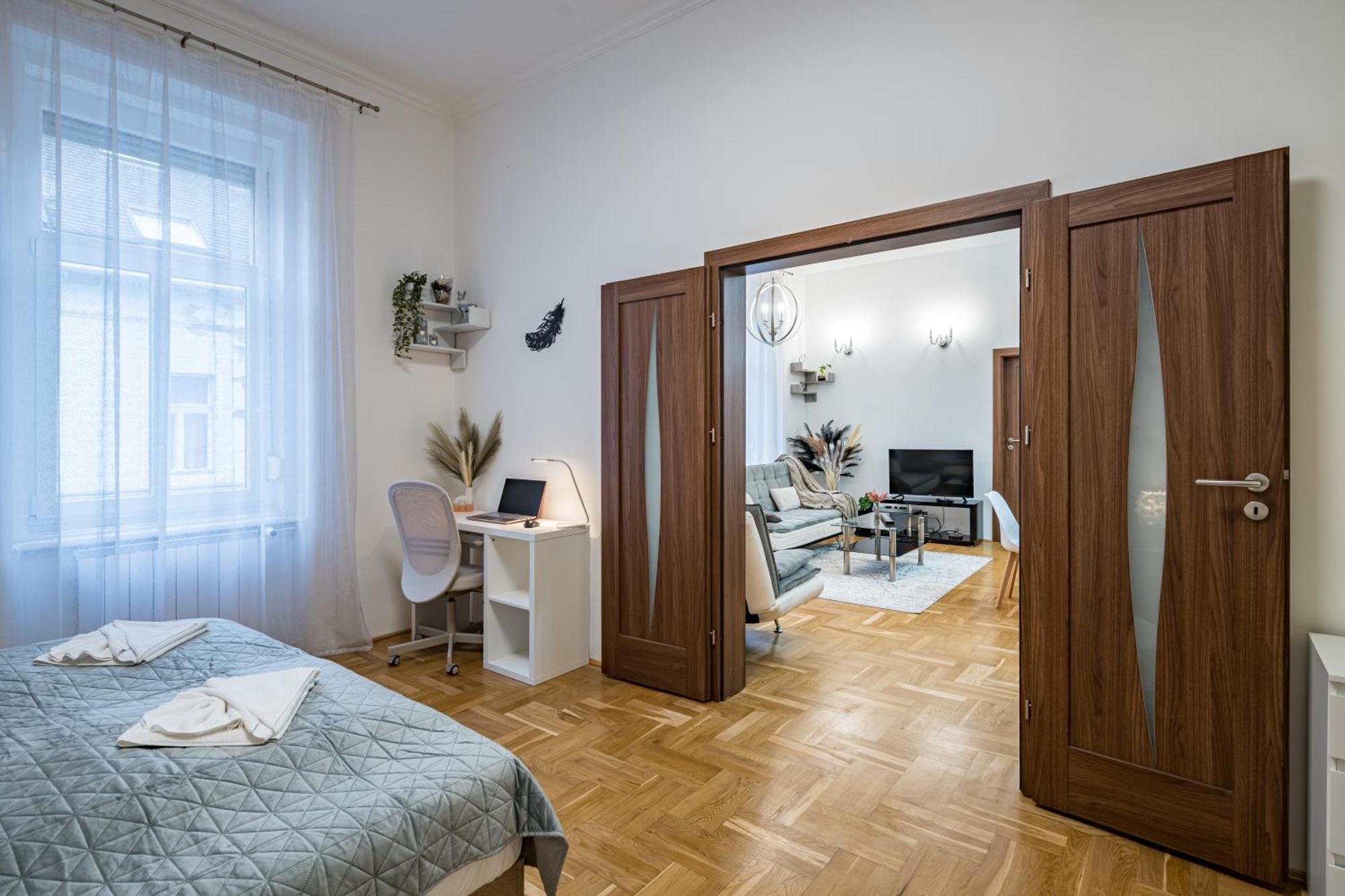 Silver Swan Apartment